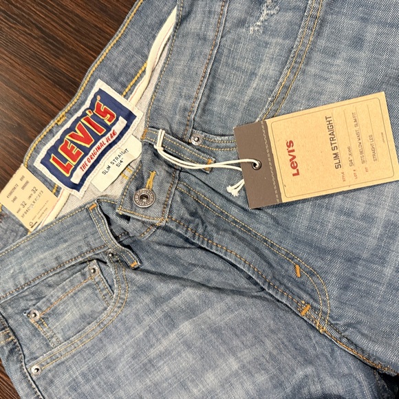 Levi's Vintage 514 Women's Straight Leg Jeans in Light Blue - Picture 5 of 10